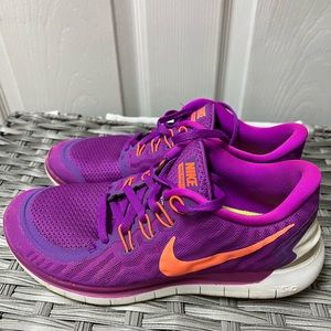 Women’s Nike shoes size 8.5
